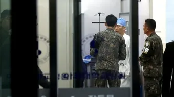 A fost impuscat de mai multe ori si a ajuns la spital! Insa nu ranile lui i-a speriat pe medici, ci stomacul! Ce avea barbatul e infiorator