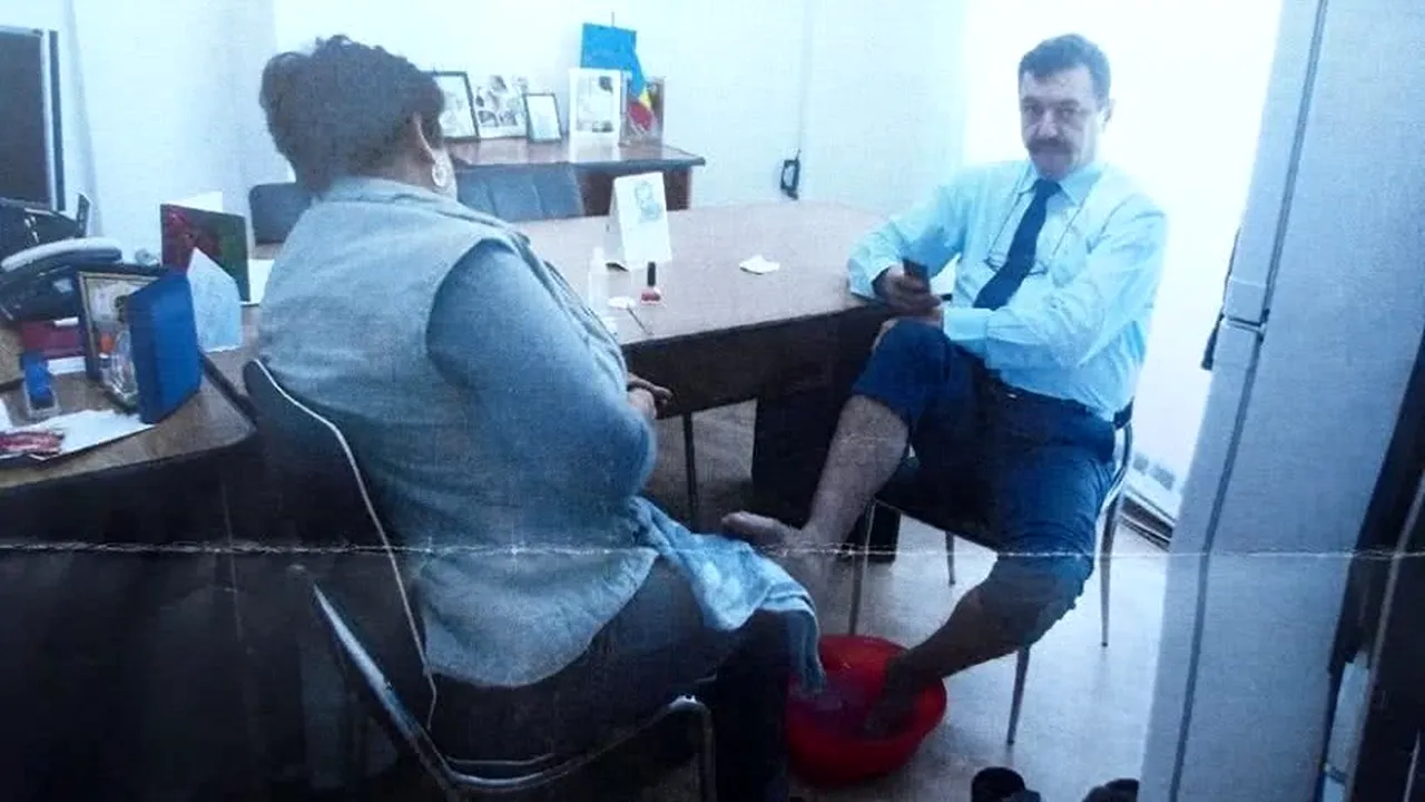 ORIBIL! Administratorul stadionului Pandurilor, abuz de putere! A obligat o femeie de serviciu din primarie sa-i spele picioarele si sa-i faca pedichiura 