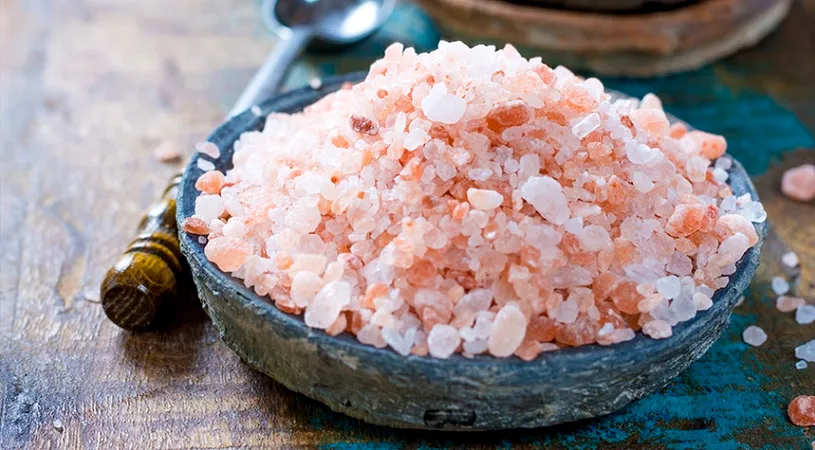 Adevarul despre sarea roz de Himalaya. Expertii o considera o reala inselatorie! Este sau nu periculoasa pentru organism?