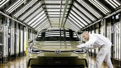 Volkswagen acordă bonus de angajare de 30.000 de euro, dar anunțul e primit cu huiduieli