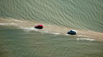 Drumul acesta se scufunda sub apa de doua ori pe zi. Motivul pentru care se intampla asta. Toata lumea il viziteaza pentru ca e minunat