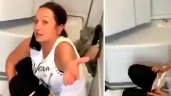 Pasagera a facut un gest socant dupa ce i-a fost interzis sa mearga la toaleta din avion! De ce au impiedicat-o stewardesele sa isi faca nevoile. VIDEO explicit