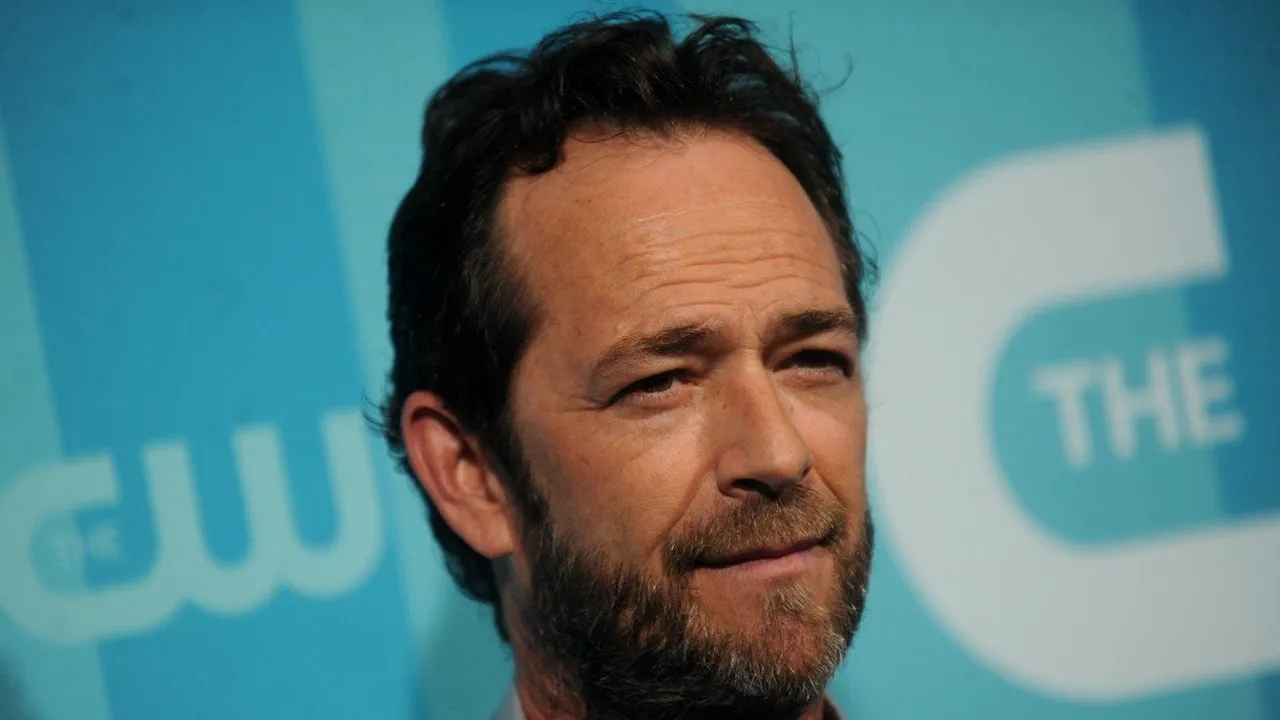 Luke Perry a suferit un accident vascular. Actorul se afla internat in spital 
