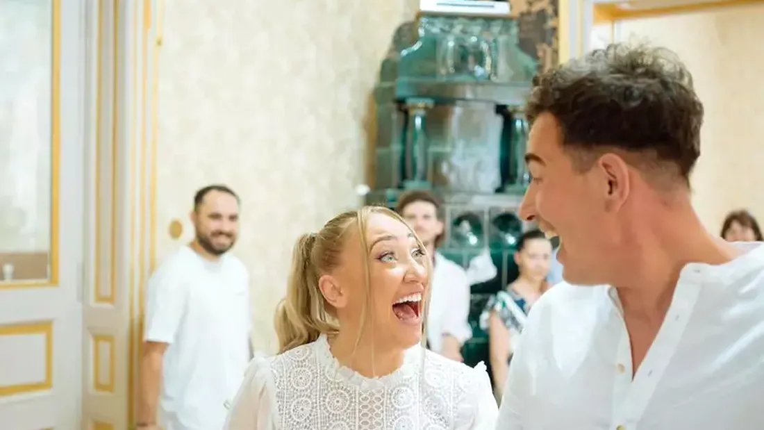 Ilona Brezoianu a spus DA! Vedeta de la Antena 1 s-a măritat în rochie scurtă şi teneşi