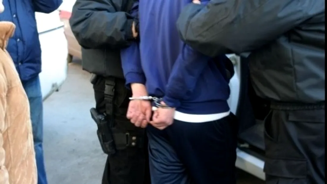 Roman arestat cu 15 kg de MARIJUANA la el. Ce le-a spus politistilor cand au dat de pachetele pline