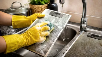Cum speli corect sitele de la hotă. Soluțiile care dizolvă grăsimea și le fac să arate ca noi