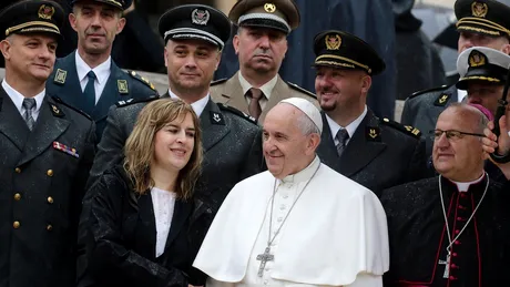 Papa Francisc a pupat picioarele liderilor din Sudan. Ce le-a spus in timp ce ingenunchia VIDEO