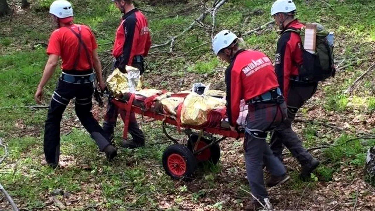Turist, mort in Cascada Putna. Trupul lui a fost scos de scafandri (2) 