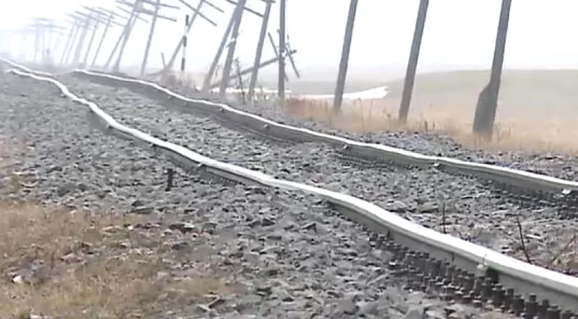 Asa arata calea ferata care leaga doua orase mari din Romania! Trenurile merg foarte incet ca sa evite o tragedie de proportii! VIDEO
