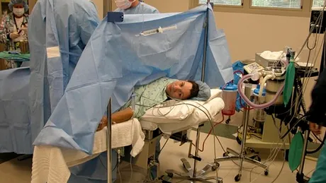 I s-a rupt apa, iar sotul sau a dus-o de urgenta la spital! Cand au bagat-o in operatie pentru a-i face cezariana, medicii s-au crucit. Unde se afla bebelusul femeii