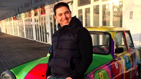 Mai rar ca el! Bucuresteanul care s-a oferit sa ajute batranii si bolnavii pe timp de iarna. Anuntul pe care l-a pus in scara blocului