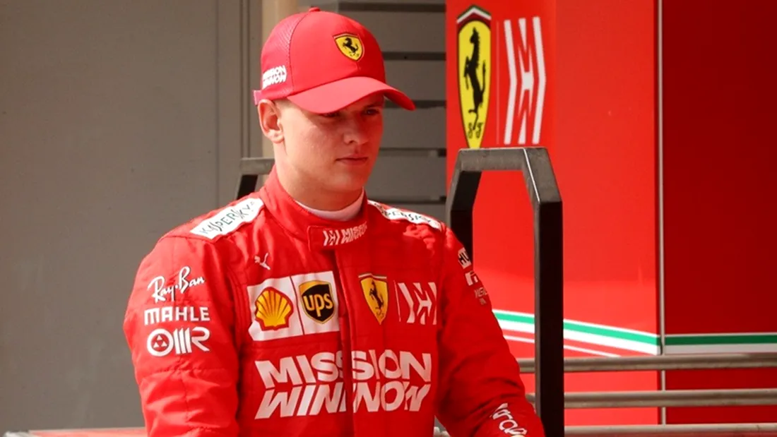 Mick Schumacher o ia pe urmele tatalui sau, Michael. Aceasta a participat la primul test drive de Formula 1 in Bahrain, in legendarul Ferrari rosu