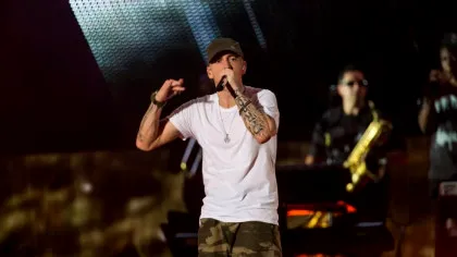 Eminem rupe tăcerea, după 18 ani în care a stat „cuminte”. Povestește cum era să moară de supradoză