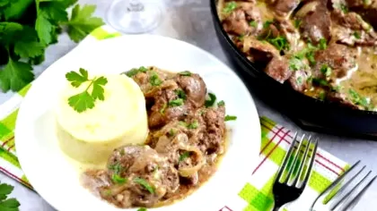 Ficăței de pui toscan cu vin alb și salvie. O rețetă rustică și savuroasă