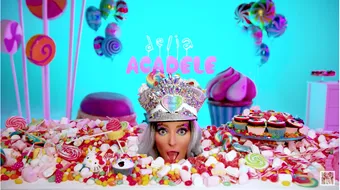 Delia tocmai a lansat o piesa „delicioasa”! „Da-le acadele, pune zahar in eclere!” Piesa asta sigur va rupe topurile! Clipul e genial!