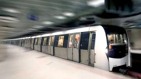 Un nou atac criminal la metrou: a impins-o in timp ce astepta in statie! Femeia a cazut in fata trenului care intra cu viteza. Camerele de vedere au surprins incidentul socant