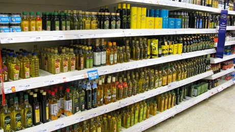 Ai grijă ce cumperi! Uleiul de măsline contrafăcut, pe rafturile magazinelor din România. Cum verifici dacă este veritabil