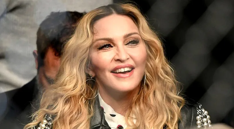 ”Bunicuța” Madonna are un iubit în vârstă de 25 de ani! Tânărul mulatru nu-și mai poate lua mâinile de pe ea