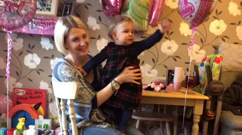 A pierdut 16 sarcini, iar intr-un final a nascut o minunatie de fetita. Insa cand avea micuta 15 luni de viata, i s-a facut rau si a fost dusa la spital. E halucinant ce i-au descoperit medicii