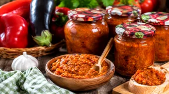 Zacuscă de vinete pentru iarnă. Rețeta tradițională care iese cremoasă și aromată