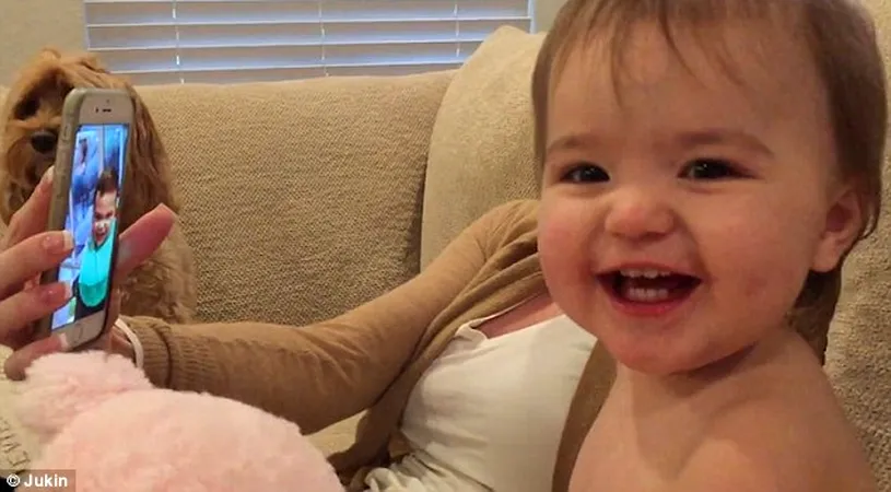 Conversatia dintre doi bebelusi pe FaceTime a devenit virala. Ce isi 'spun' VIDEO