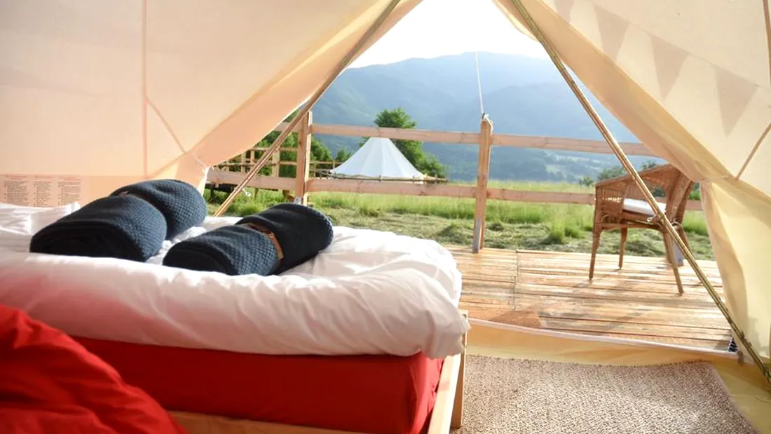 Stai la cort, ca la hotel! Primul camping de lux din Romania: cat costa o noapte de cazare si de ce servicii beneficiezi