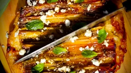 Delicioasa tartă Tatin cu praz. Este un aperitiv fantastic, dar și o cină reușită