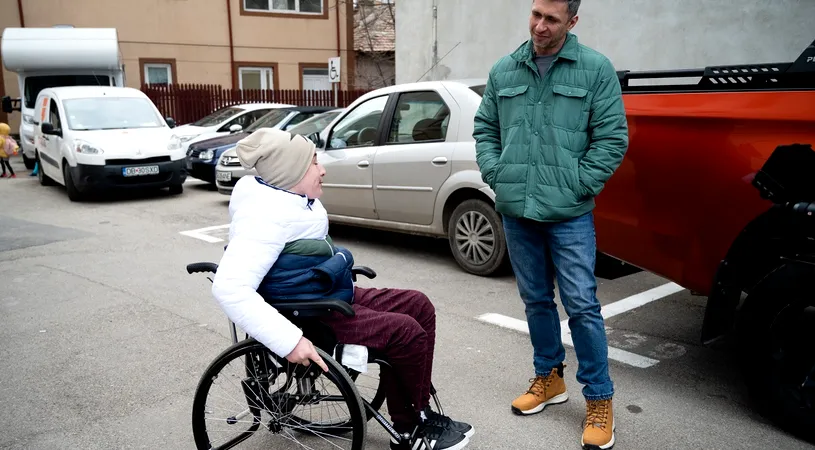 EXCLUSIV | Andrei Radu, un puști de 14 ani a rămas paralizat în urma unui accident. Cum a reușit Dragoș Bucur să-i schimbe viața: Ne putem descurca mai ușor acum