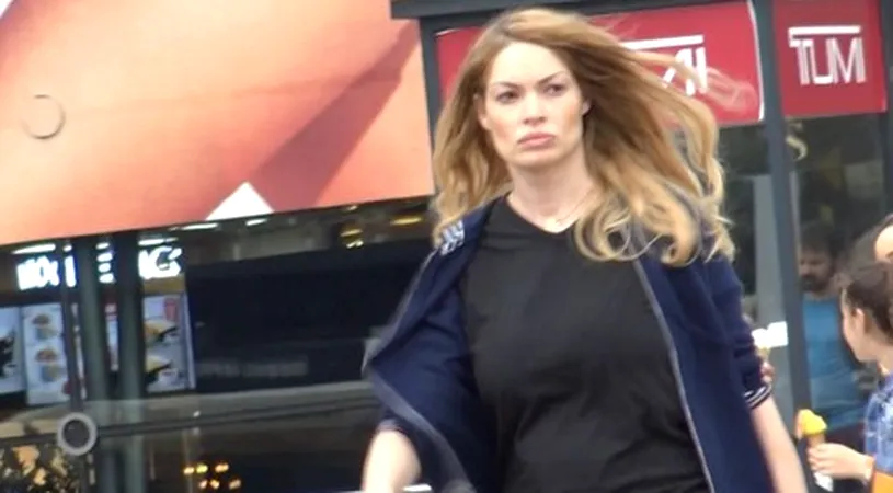 Valentina Pelinel, sexy la doua luni de la nasterea gemenelor! Aproape a dat jos burta de gravida