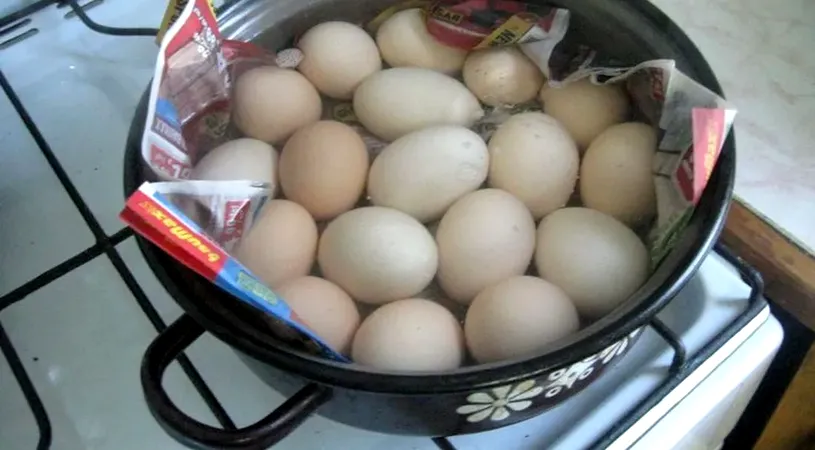 Cum să fierbi ouăle de Paște fără să le spargi. Metoda simplă în 7 pași