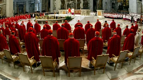 Alţi trei foşti băieţi de altar susţin că au fost abuzaţi sexual de doi preoţi de la Vatican