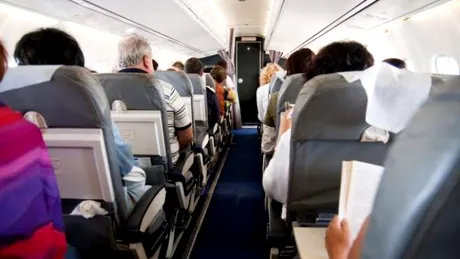 Un barbat a incercat sa urce in avion dezbracat, spunand ca hainele il fac mai putin aerodinamic VIDEO