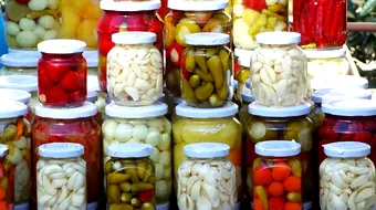 Rețetă murături asortate. Ingredientul secret care le menține tari și crocante, fără să se mai înmoaie