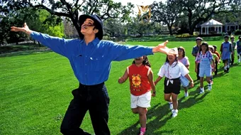 VIDEO! Menajera lui Michael Jackson aduce dovezi grele ca regele muzici pop era PEDOFIL! „Gaseam in jacuzzi lenjerie intima de-a copiilor si avea pese tot prin casa lubrifiant”