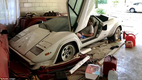 Cum sa ai asa noroc?! Un student a gasit in garajul bunicii sale un Lamborghini si un Ferarri de colectie si valoreaza o avere! Imaginile sunt incredibile!