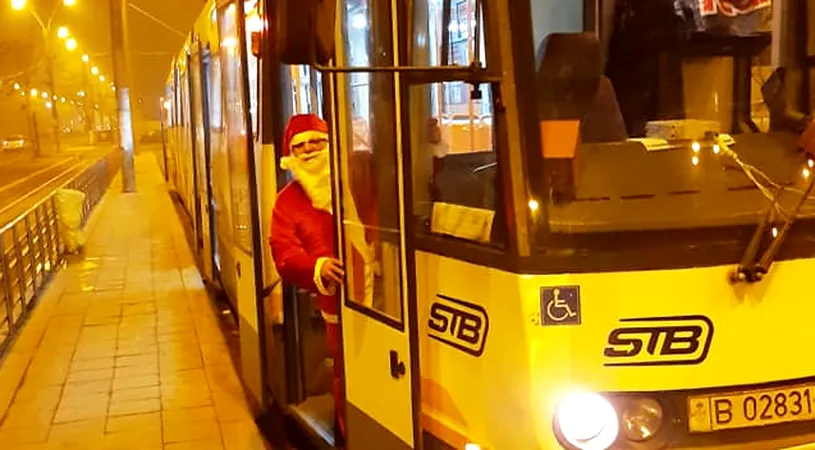 Gest inedit făcut de un bărbat din București - E vatman pe tramvai și s-a îmbrăcat în Moș Crăciun pentru a aduce zâmbete pe buzele copiilor