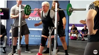 Bunica de 80 de ani care ridica greutati uriase si se antreneaza zilnic in sala. Trebuie sa vezi ce este in stare sa faca! VIDEO