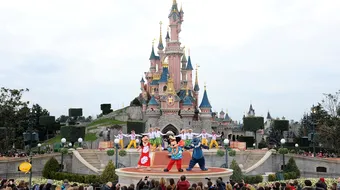 Alerta cu bomba la Disneyland Paris. Persoanele au fost ranite, multimea a intrat in panica