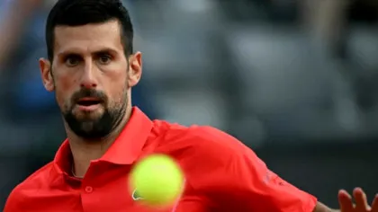 Novak Djokovic, lovit în cap cu un obiect la Openul Italiei. Ce se întâmplă cu numărul unu mondial