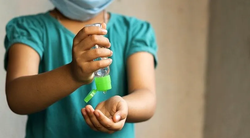 Studiu șocant. Ce se întâmplă cu copiii în vârstă de 10 ani care poartă virusul