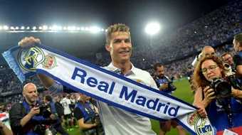 Cristiano Ronaldo s-a dat in spectacol din nou! A cantat la microfon dupa Finala Champions League si a facut misto de Messi VIDEO