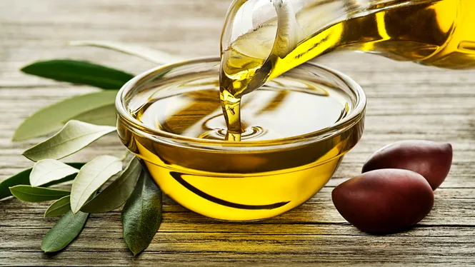 Evită acest ulei! Nu este bun pentru gătit pentru că devine toxic la temperaturi mari