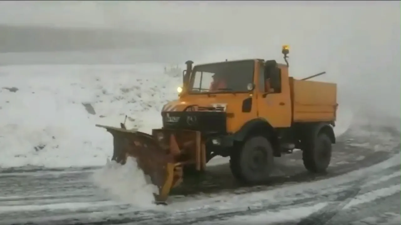Atmosfera de Craciun in Fagaras! Ninge de rupe, iar soferii au ramas inzapeziti (3) 