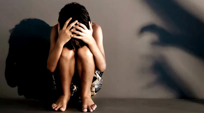 Fata de 10 ani, violata in mod repetat. Politia a emis un semnal de alarma cu privire la straini