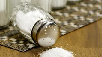 Cu ce poti inlocui sarea din mancare! Solutii sanatoase la indemana oricui