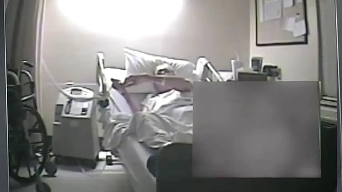 Cruzime fara margini: a fost lasat sa moara pe patul de spital, in timp ce infirmierele il batjocoreau! E strigator la cer ce au facut dupa ce omul a decedat VIDEO