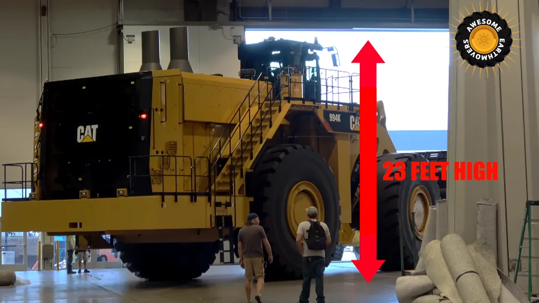 Excavatorul gigantic care are inaltimea unui bloc cu 4 etaje a aparut pe piata! Cum arata colosul VIDEO