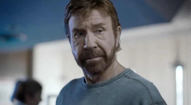 Chuck Norris in reclama virala a momentului. Ce face cu o solnita la 76 de ani VIDEO