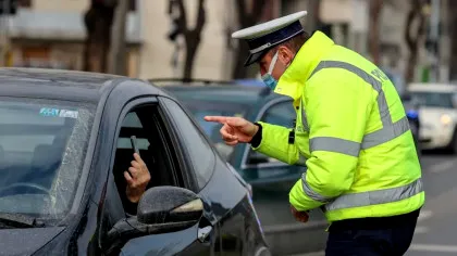 2025: Ai dreptul să filmezi un polițist pe domeniul public? Ce e legal și ce e interzis în timpul unui control