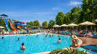 Cele mai căutate ștranduri de 1 Mai: prețuri și facilități la Ștrand Venus și alte locații populare
